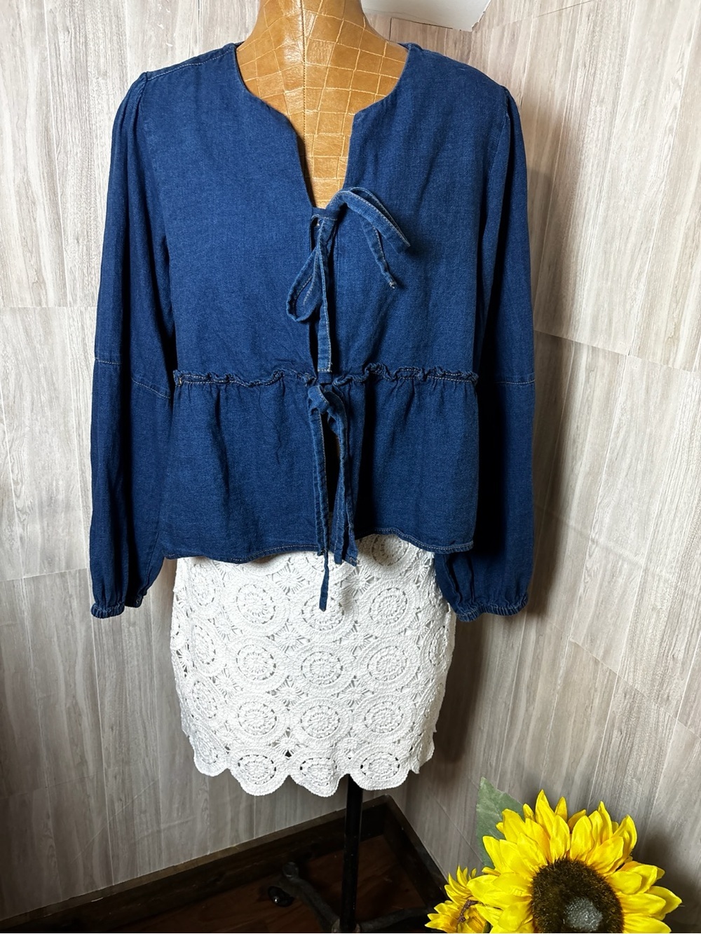 Velvet Heart Los Angeles Chambray Tie-Front Peplum Top
